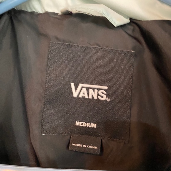 (LIKE NEW) Vans “Save our Planet” puffer jacket, size M - Picture 5 of 5